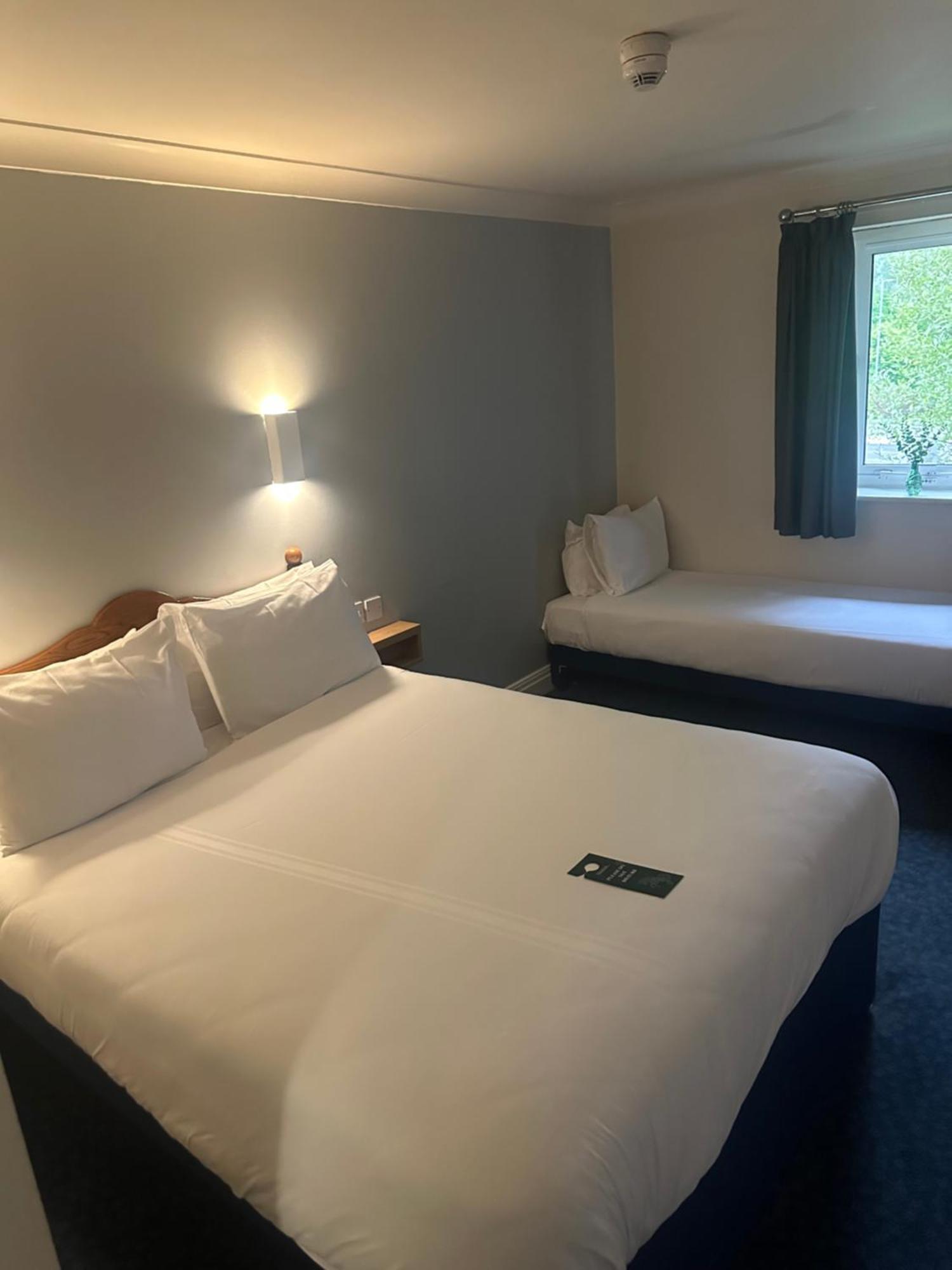 Go2 Glasgow Cumbernauld Hotel - Free Parking And Pet Friendly Extérieur photo