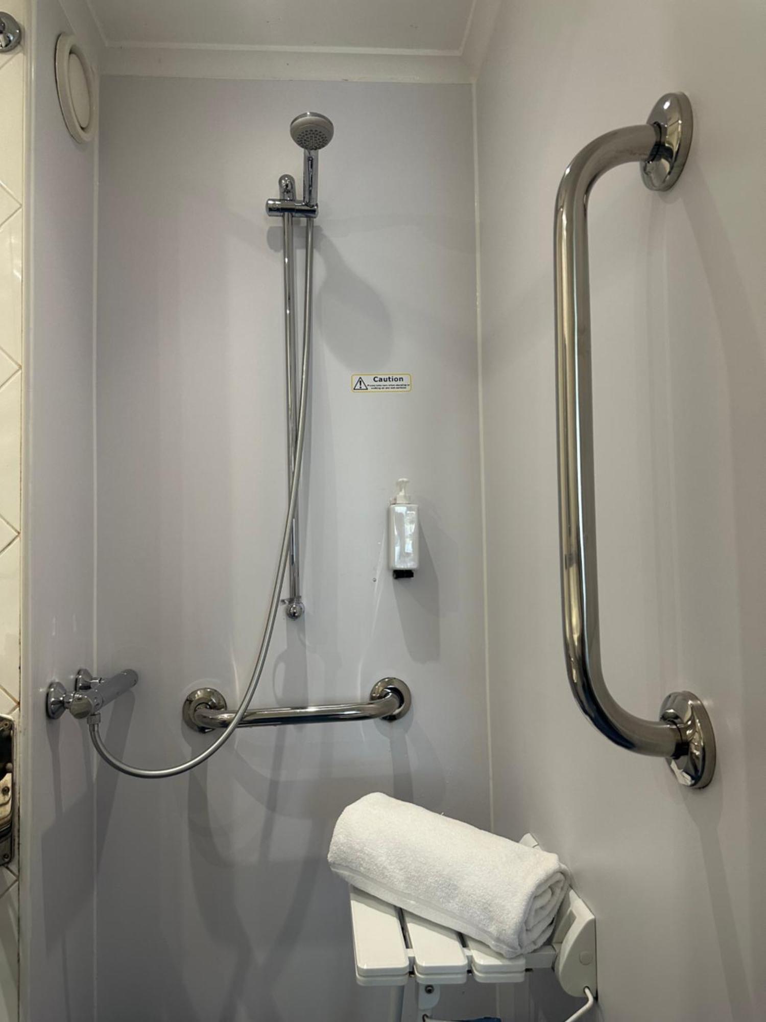 Go2 Glasgow Cumbernauld Hotel - Free Parking And Pet Friendly Extérieur photo