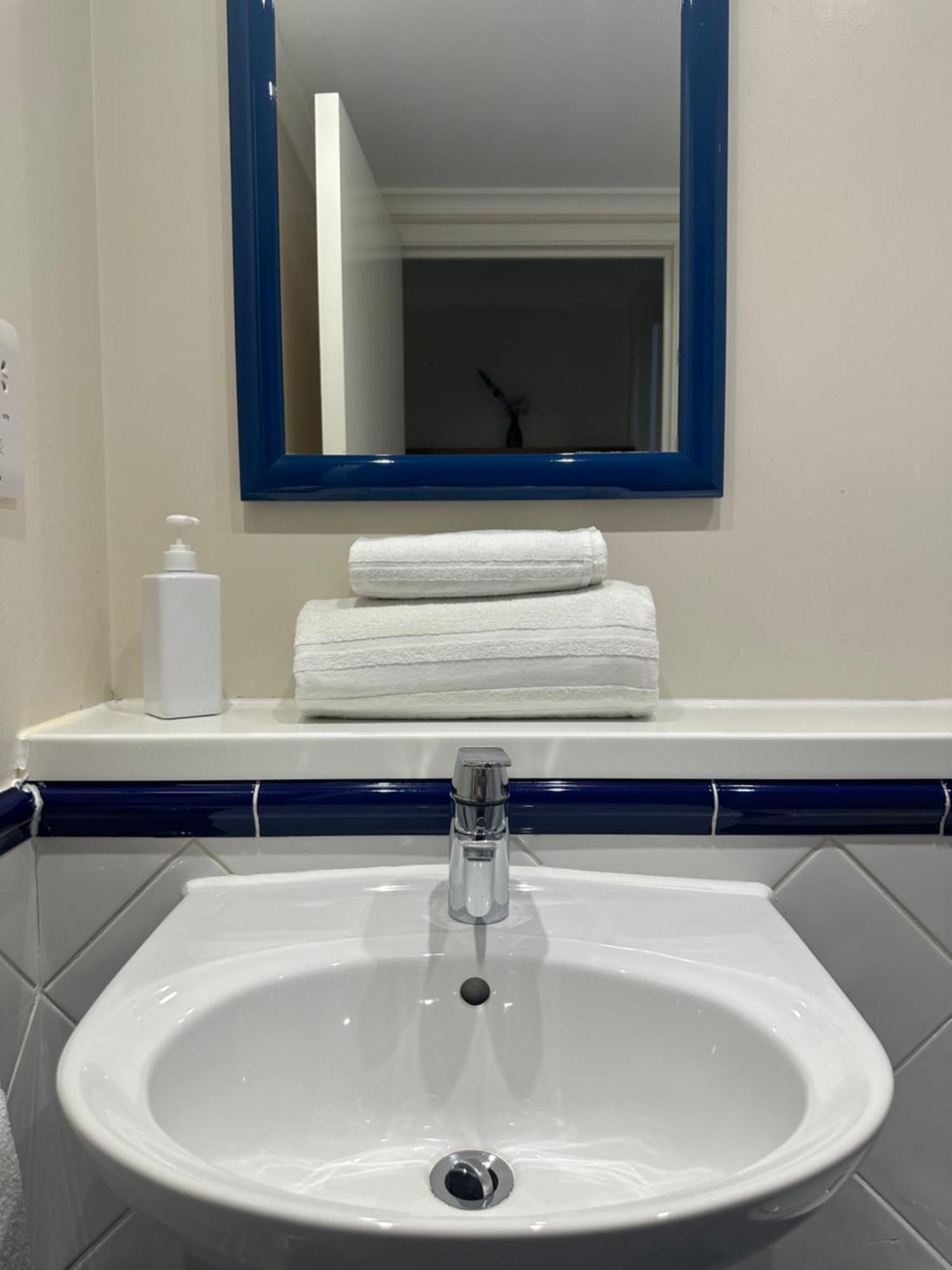 Go2 Glasgow Cumbernauld Hotel - Free Parking And Pet Friendly Extérieur photo