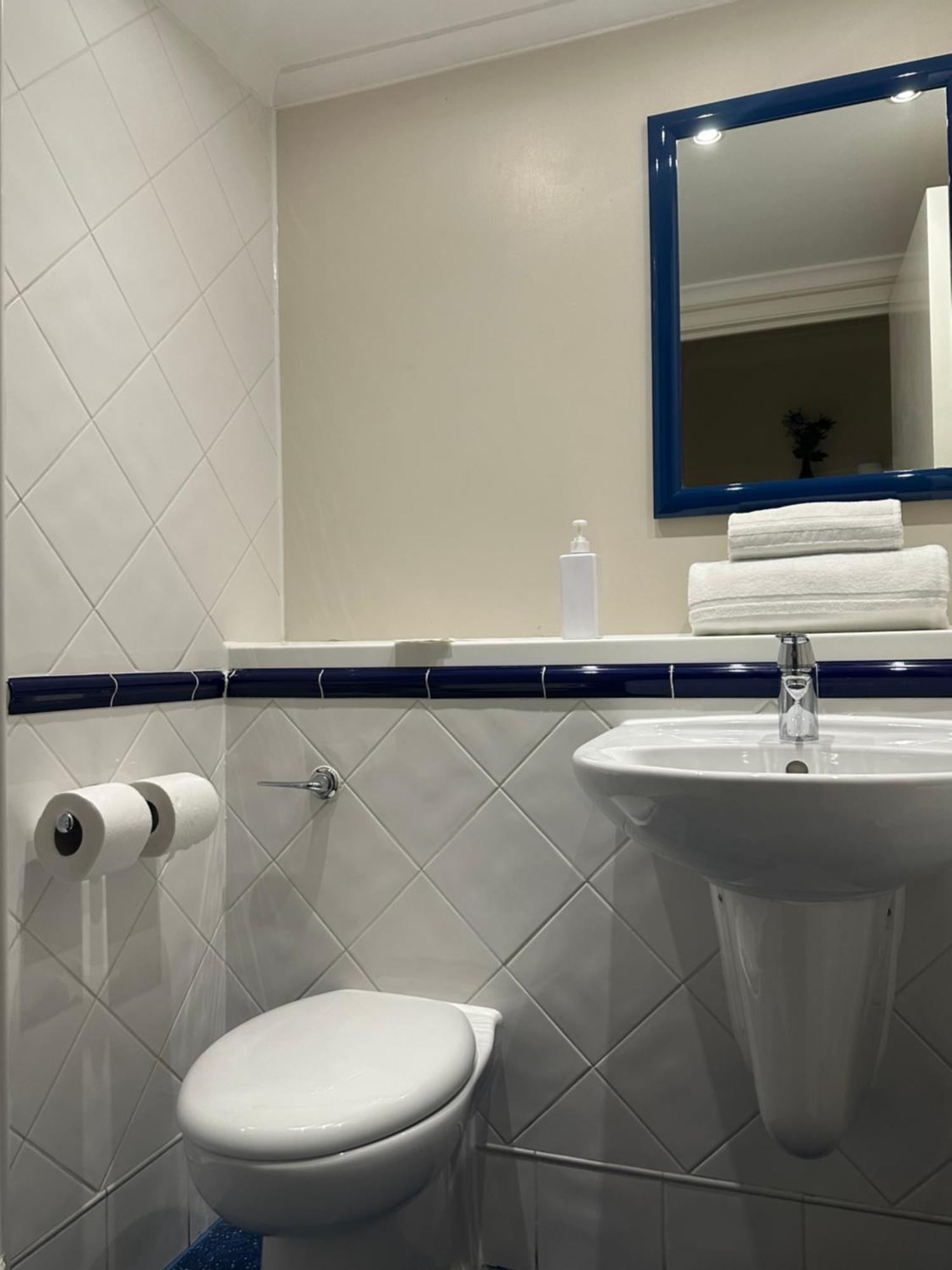 Go2 Glasgow Cumbernauld Hotel - Free Parking And Pet Friendly Extérieur photo