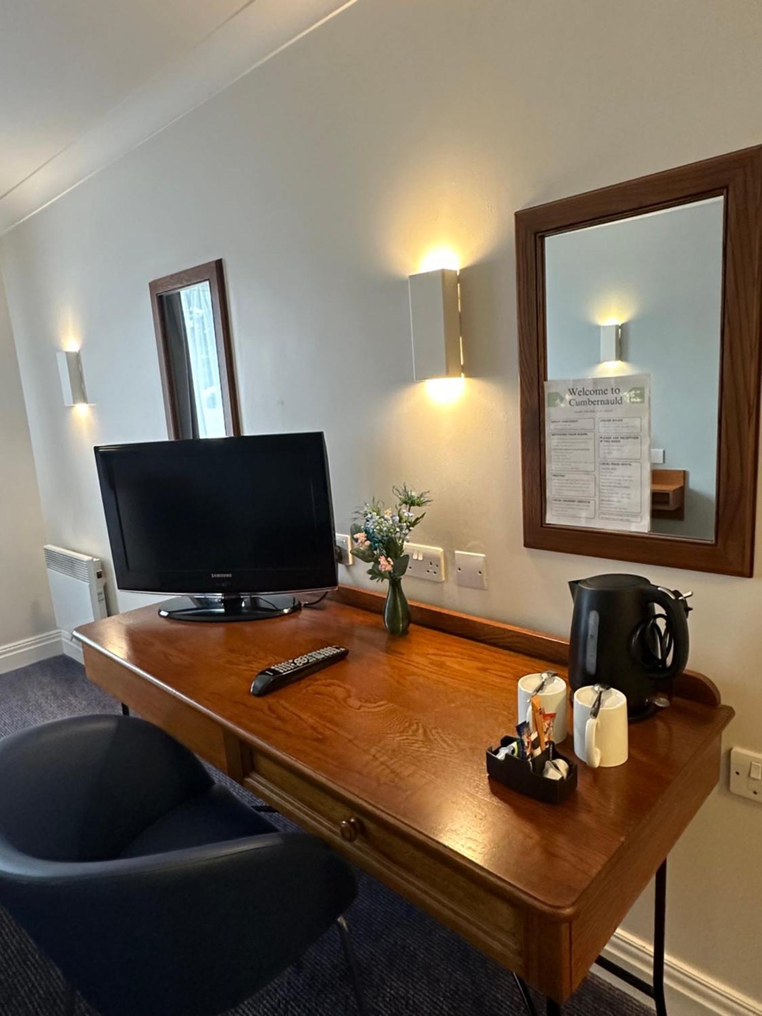 Go2 Glasgow Cumbernauld Hotel - Free Parking And Pet Friendly Extérieur photo