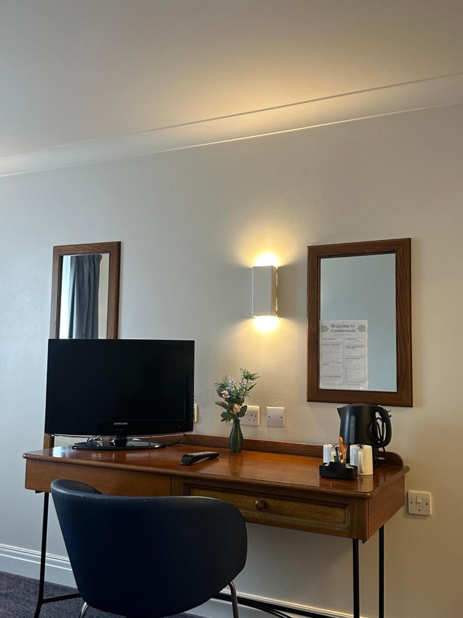 Go2 Glasgow Cumbernauld Hotel - Free Parking And Pet Friendly Extérieur photo